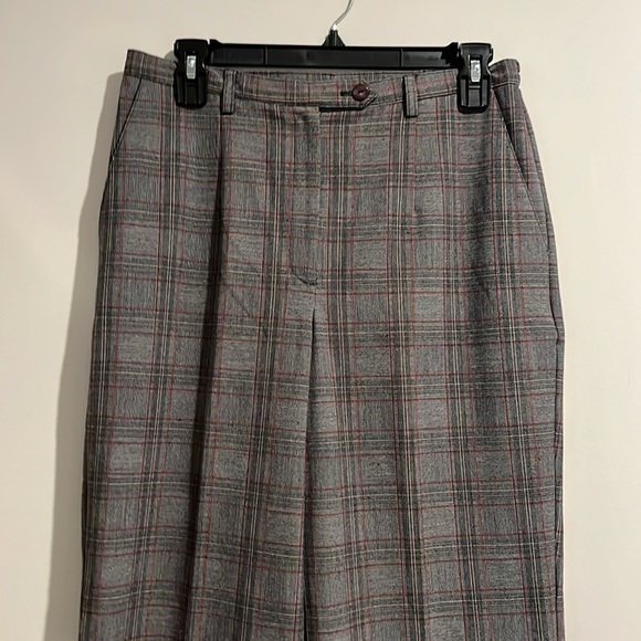 Sag Harbor gray red cream plaid pants. Size 8. - Picture 2 of 6